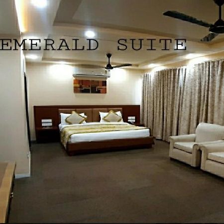 The Emerald Club ,Раджкот Экстерьер фото