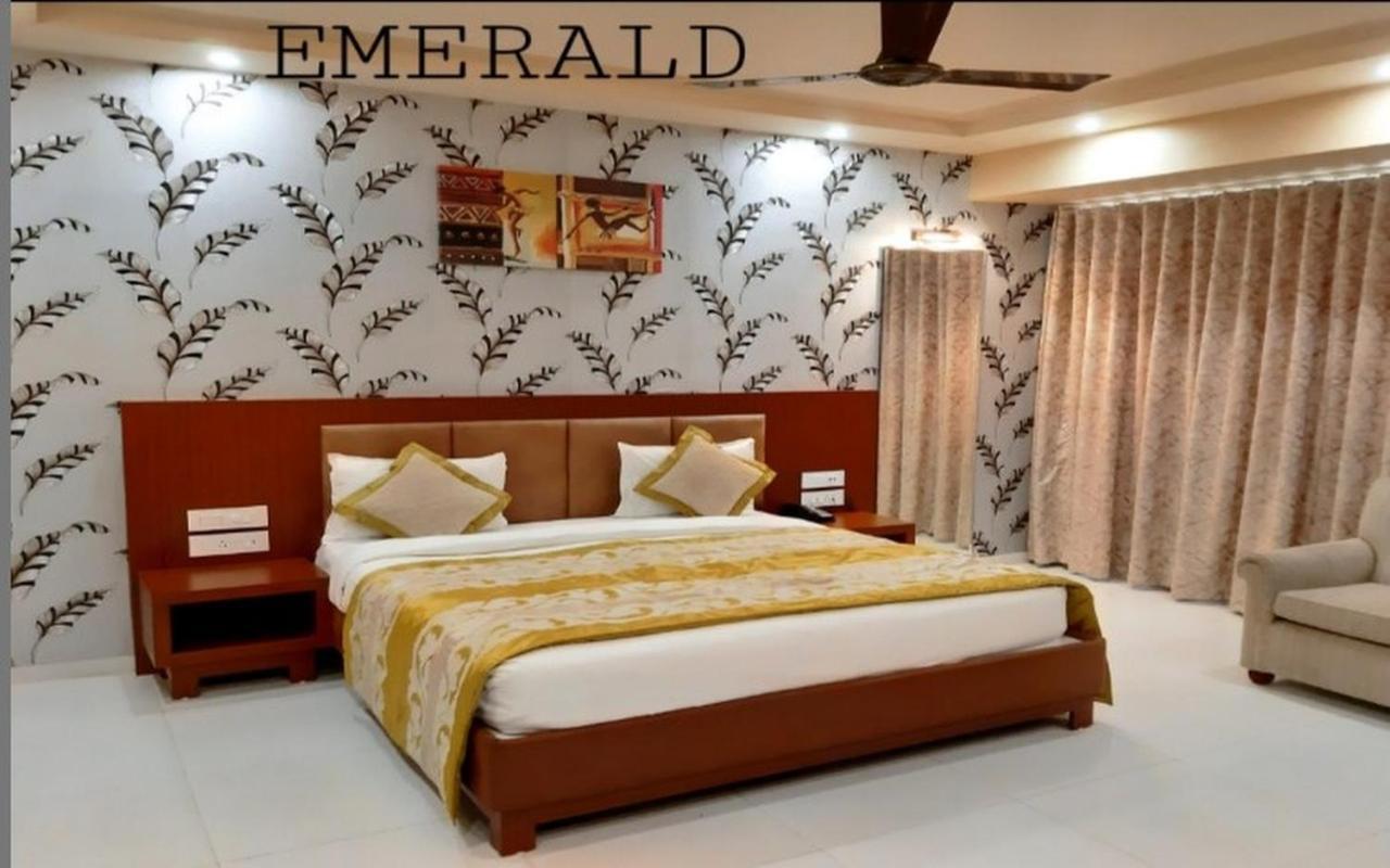 The Emerald Club ,Раджкот Экстерьер фото